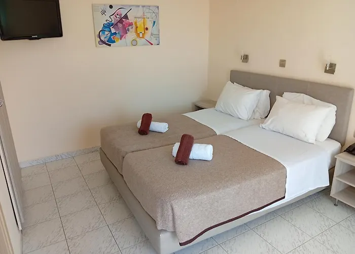 Leonidas Hotel & Studios