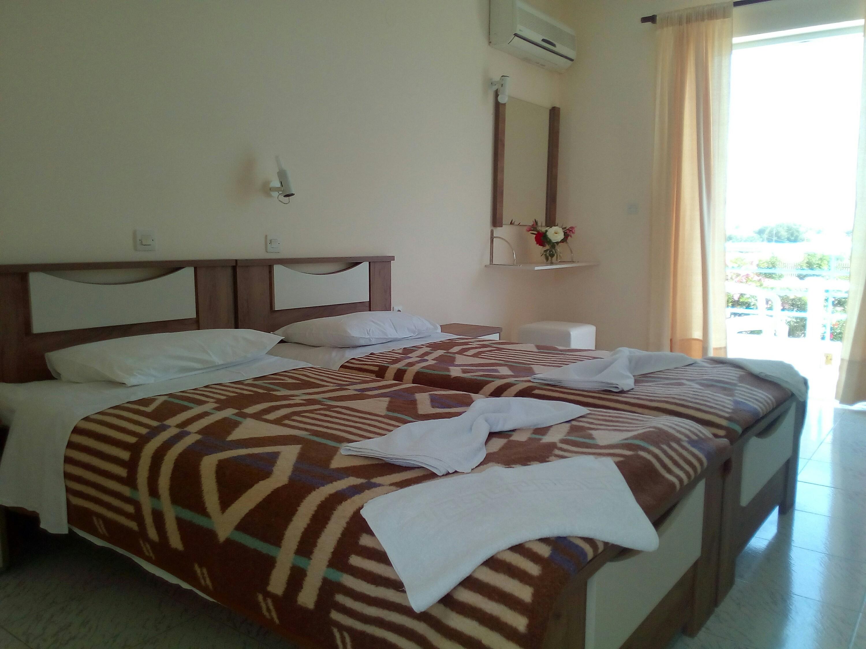 Leonidas & Hotel 2*