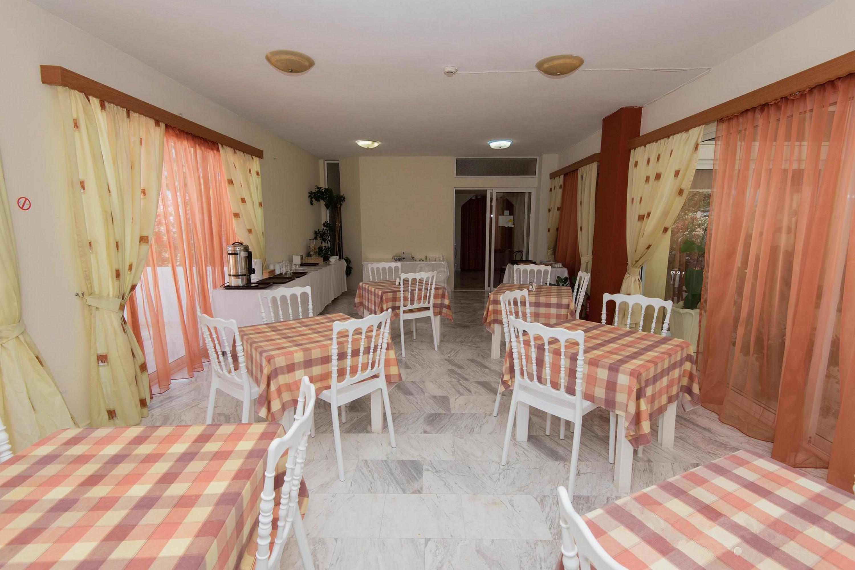 Leonidas & Hotel
