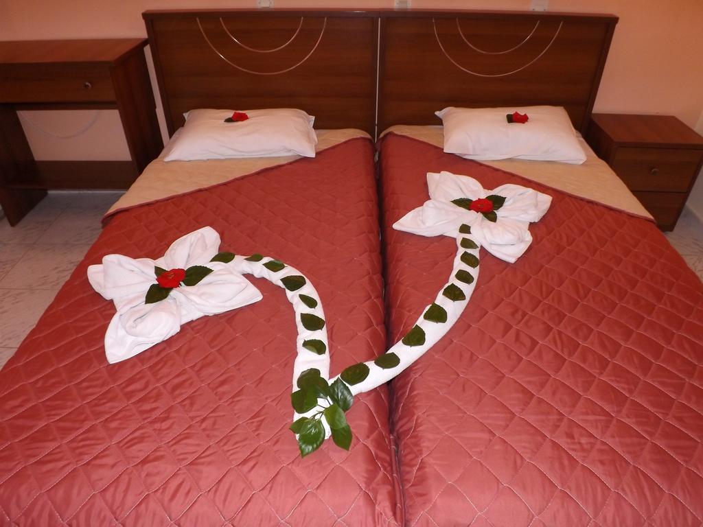 Hotel Leonidas & 2*