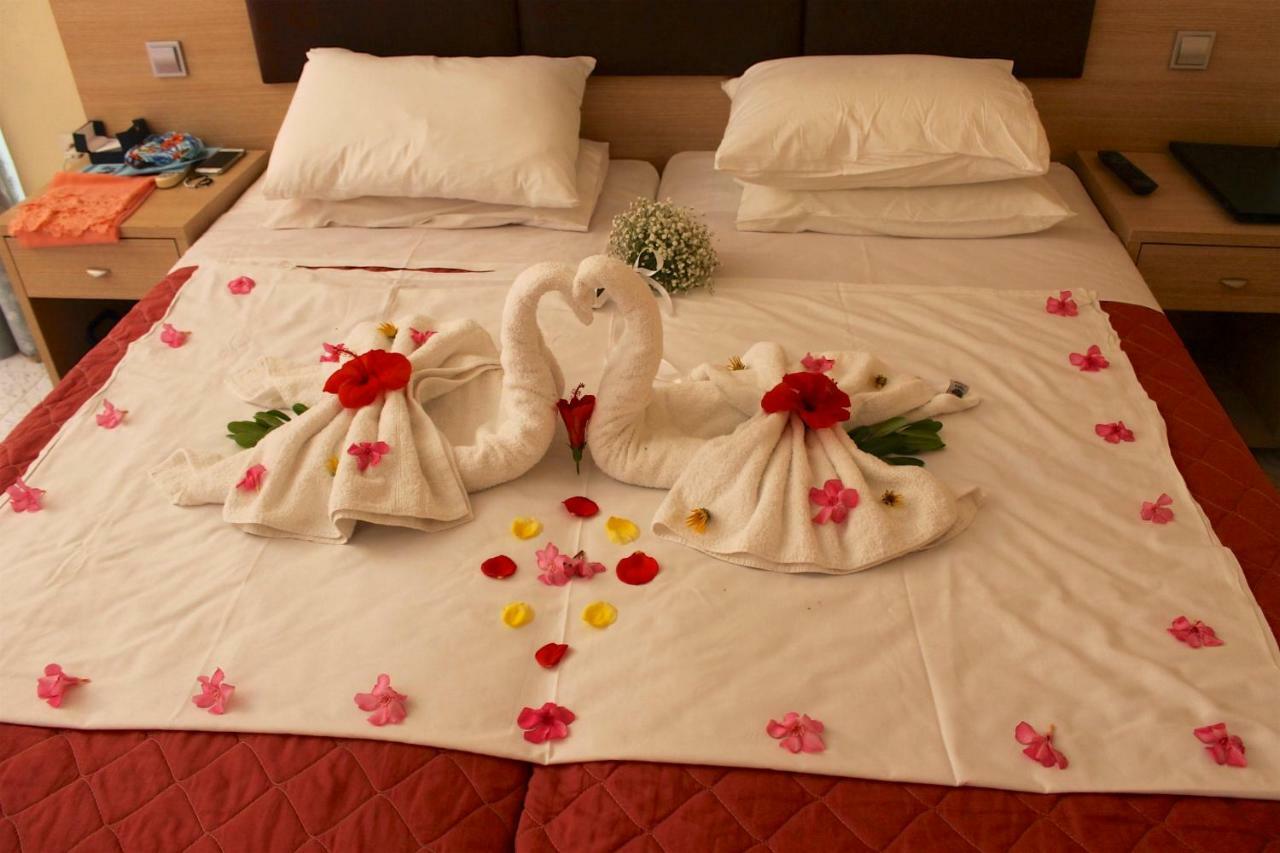 Leonidas & Hotel 2*