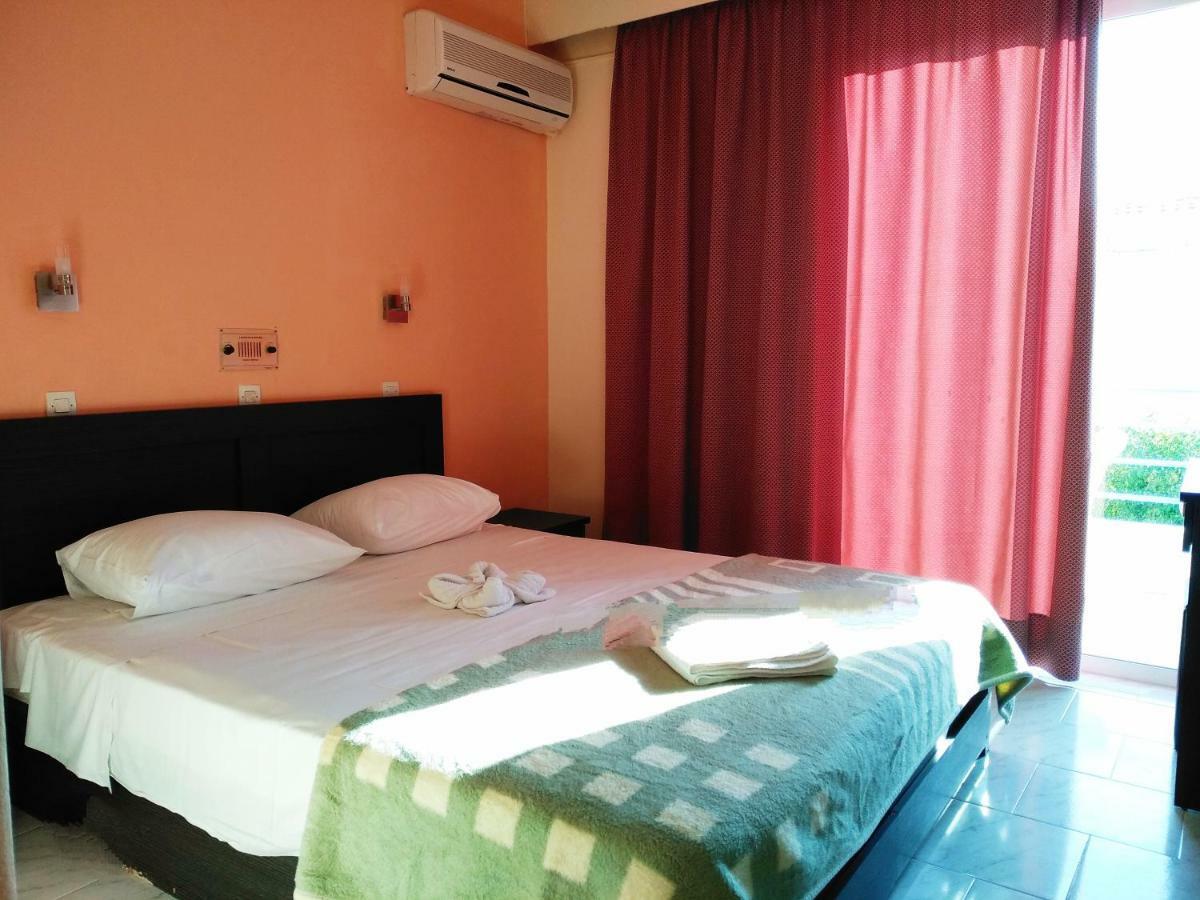 Leonidas & Hotel 2*